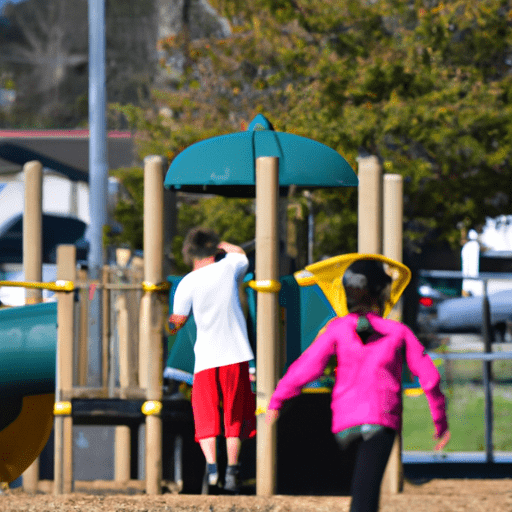 ילדים משחקים באחד ממגוון מגרשי המשחקים של הפארק